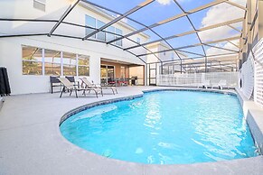 Family Resort Home w Private Pool BBQ Pingpong