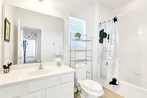 Family Resort Home w Private Pool BBQ Pingpong