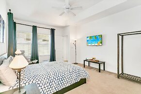 Family Resort Home w Private Pool BBQ Pingpong