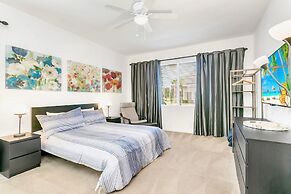 Family Resort Home w Private Pool BBQ Pingpong