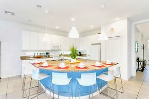 Family Resort Home w Private Pool BBQ Pingpong