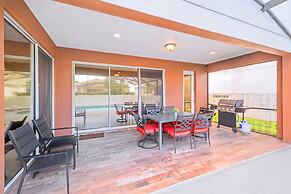 Family Resort Home w Private Pool BBQ Pingpong