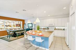 Family Resort Home w Private Pool BBQ Pingpong