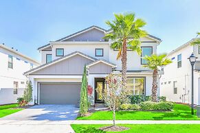 Family Resort Home w Private Pool BBQ Pingpong