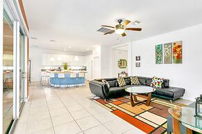 Family Resort Home w Private Pool BBQ Pingpong