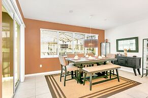 Family Resort Home w Private Pool BBQ Pingpong