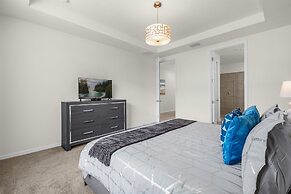 Upstay - New Build - Resort Home w Pool Hot Tub