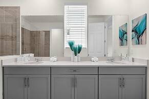 Upstay - New Build - Resort Home w Pool Hot Tub