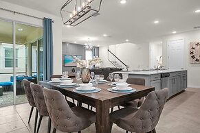 Upstay - New Build - Resort Home w Pool Hot Tub