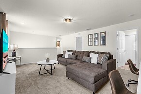 Upstay - New Build - Resort Home w Pool Hot Tub