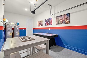 Upstay - New Build - Resort Home w Pool Hot Tub