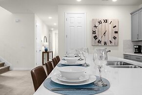 Upstay - New Build - Resort Home w Pool Hot Tub