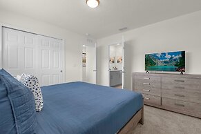 Upstay - New Build - Resort Home w Pool Hot Tub