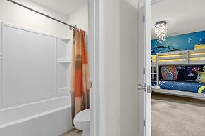 Upstay - New Build - Resort Home w Pool Hot Tub