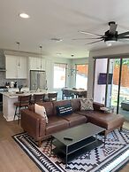 Upstay - Eastside Home w Patio BBQ - Mins to DT