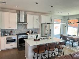 Upstay - Eastside Home w Patio BBQ - Mins to DT