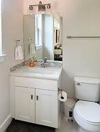 Upstay - Eastside Home w Patio BBQ - Mins to DT