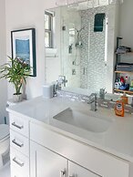 Upstay - Eastside Home w Patio BBQ - Mins to DT