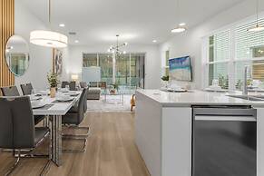 Upstay - Modern Family Townhome With Pool