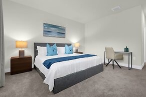 Upstay - Modern Family Townhome With Pool