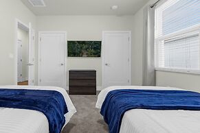 Upstay - Modern Family Townhome With Pool