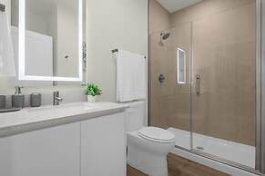 Upstay - Modern Family Townhome With Pool