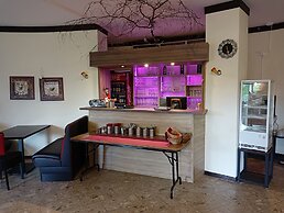 Hotel &Restaurant Time-Out