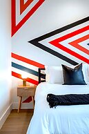 Queen s Gambit - 7 min Uber to Downtown ATX