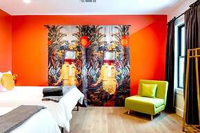 Queen s Gambit - 7 min Uber to Downtown ATX