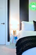 Queen s Gambit - 7 min Uber to Downtown ATX