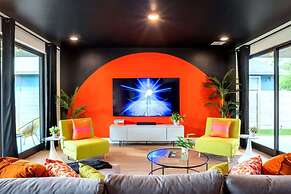 Queen s Gambit - 7 min Uber to Downtown ATX