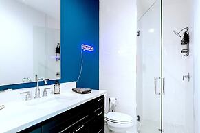 Queen s Gambit - 7 min Uber to Downtown ATX