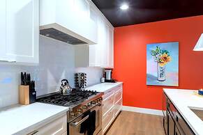 Queen s Gambit - 7 min Uber to Downtown ATX