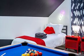 Queen s Gambit - 7 min Uber to Downtown ATX