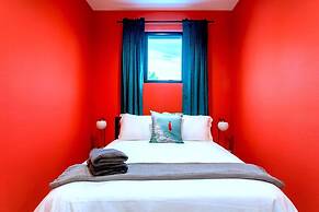 Queen s Gambit - 7 min Uber to Downtown ATX