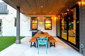 Queen s Gambit - 7 min Uber to Downtown ATX