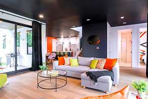 Queen s Gambit - 7 min Uber to Downtown ATX