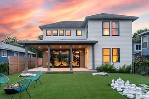 Queen s Gambit - 7 min Uber to Downtown ATX