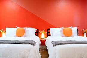 Queen s Gambit - 7 min Uber to Downtown ATX