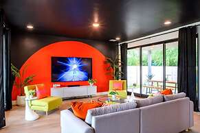 Queen s Gambit - 7 min Uber to Downtown ATX