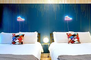 Queen s Gambit - 7 min Uber to Downtown ATX