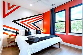 Queen s Gambit - 7 min Uber to Downtown ATX