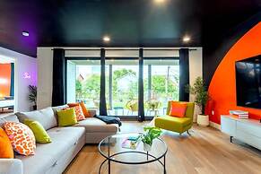 Queen s Gambit - 7 min Uber to Downtown ATX