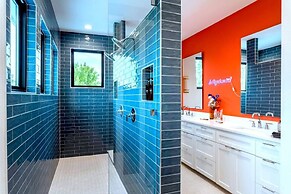 Queen s Gambit - 7 min Uber to Downtown ATX