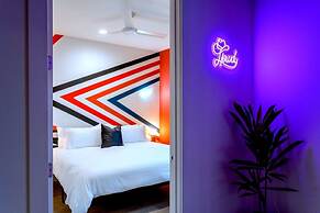 Queen s Gambit - 7 min Uber to Downtown ATX