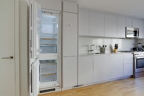 Modern Apartment Near D.C. Landmarks