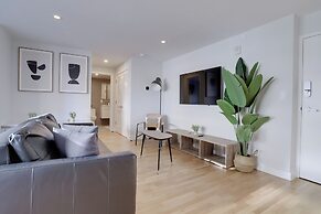 Modern Apartment Near D.C. Landmarks