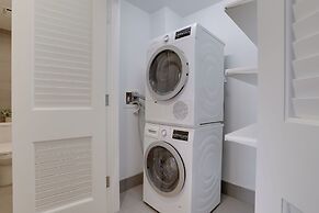 Modern Apartment Near D.C. Landmarks