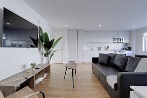 Modern Apartment Near D.C. Landmarks