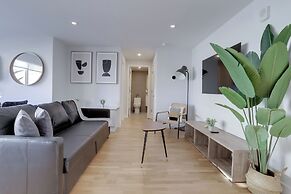 Modern Apartment Near D.C. Landmarks